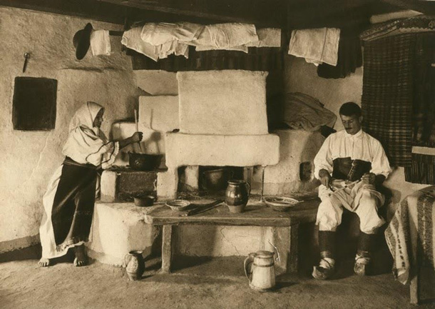 vatra-interior-casa-taraneasca-romaneasca-lr