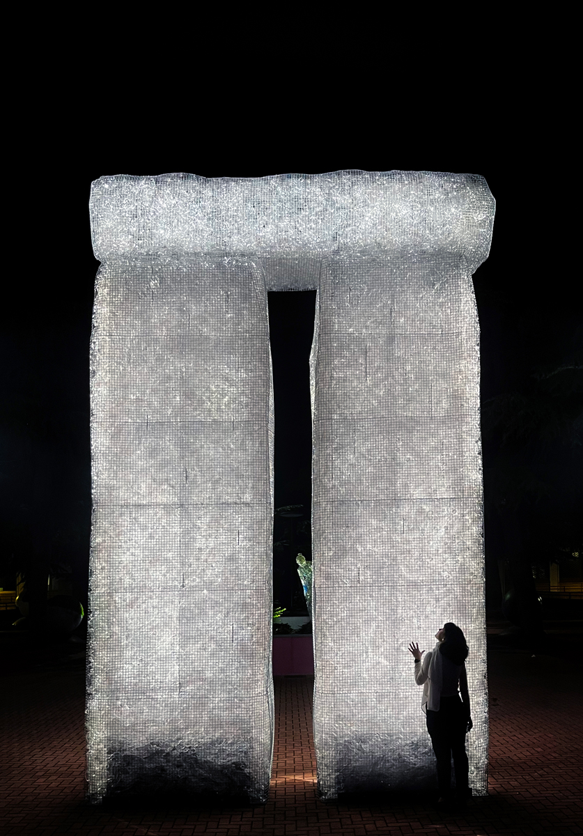Monument against plastic pollution